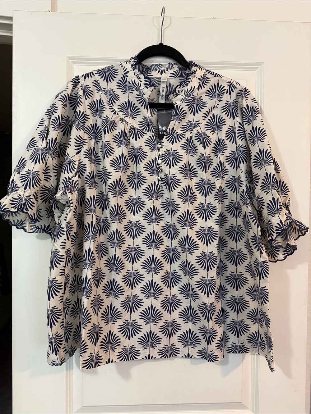 NWT Torrid Belle Isle Popover Top – Fanned Leaves Ivory – 3X (22/24)
